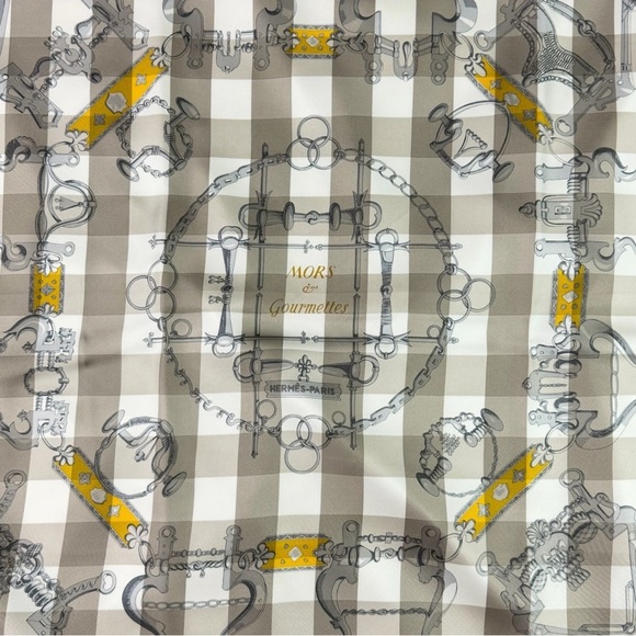 HERMES Scarf carre Mors et gourmettes Yellow Multi 100% Silk Made in France - Picture 10 of 16